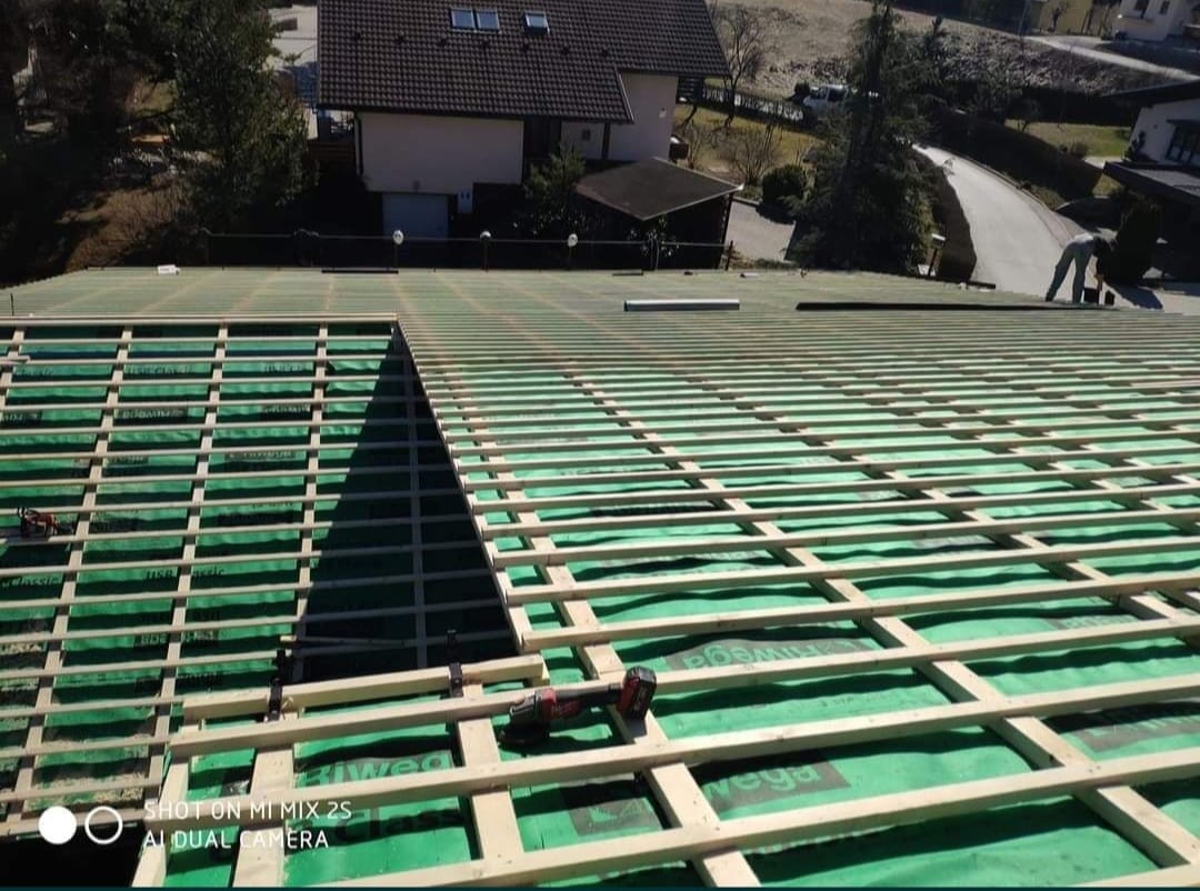 Reparatii acoperis montaj tigla metalica tigla ceramica mansarde Slobozia