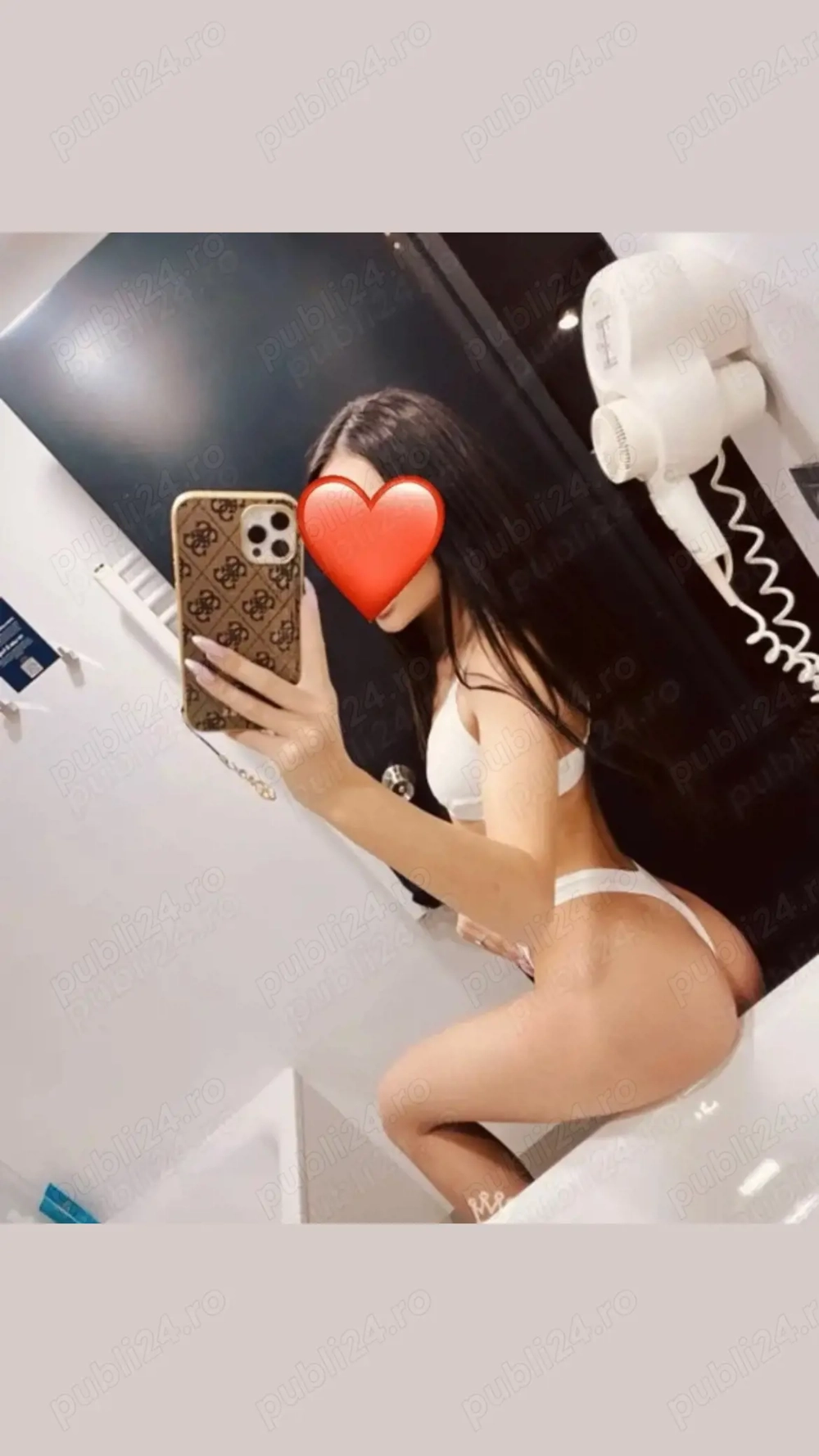 Brunetă top, Roberta