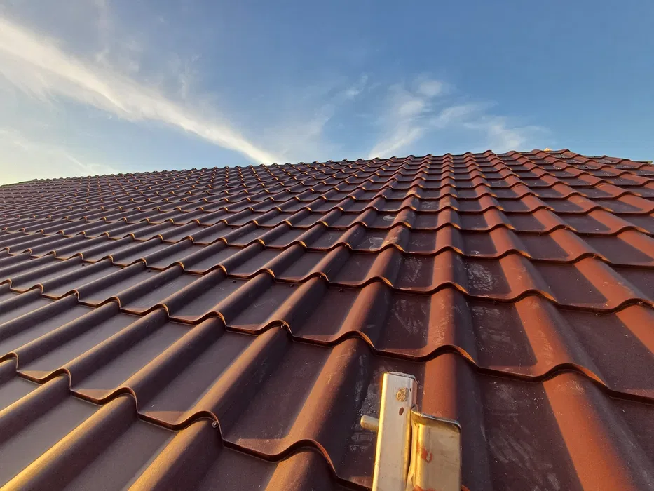 EXECUTAM URMĂTOARELE SERVICI 1. Reparatii Acoperis, 2. Montaj orice Piatra Neamt