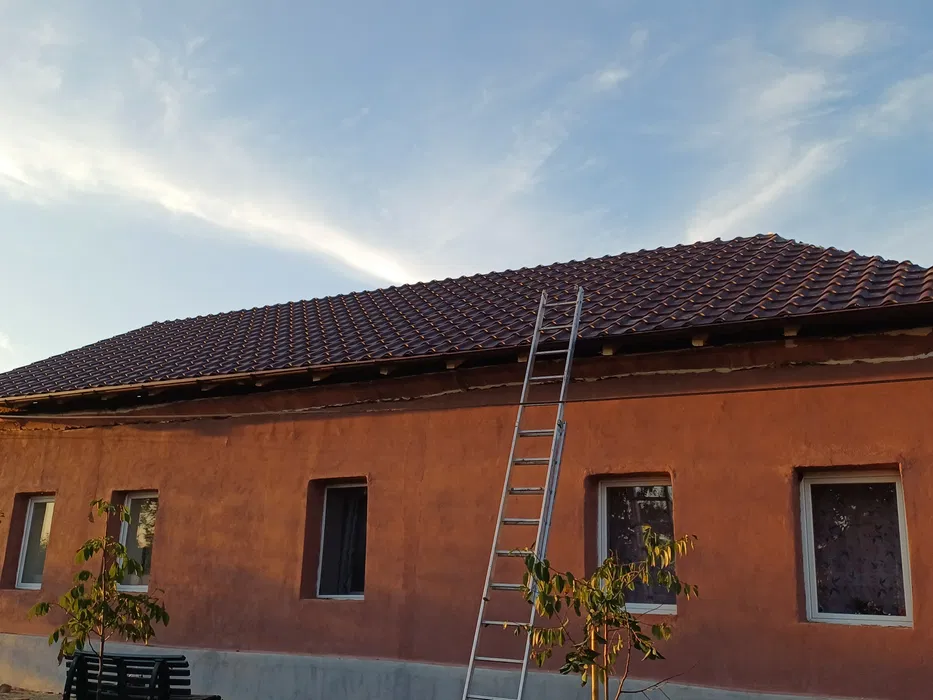 EXECUTAM URMĂTOARELE SERVICI 1. Reparatii Acoperis, 2. Montaj orice Piatra Neamt