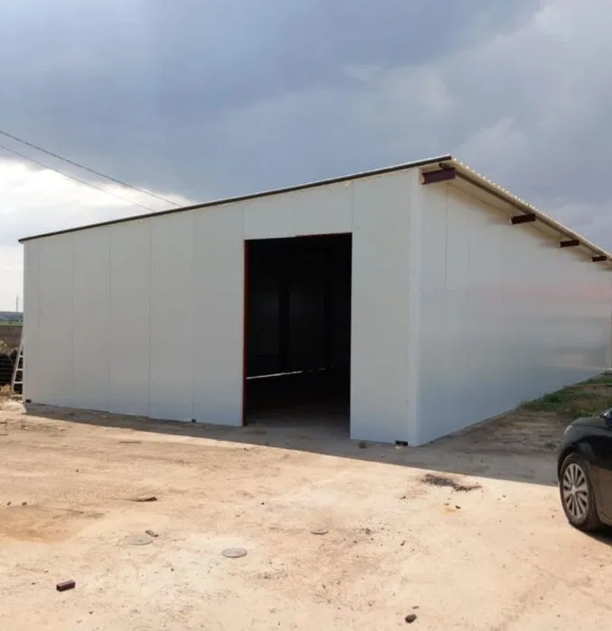 Vand Hale metalice de pe stoc diferite marimi