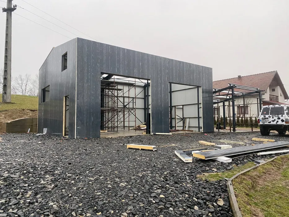 Vand Hala Metalica 10X25X4 cu panouri sandwich completa URGENT Resita