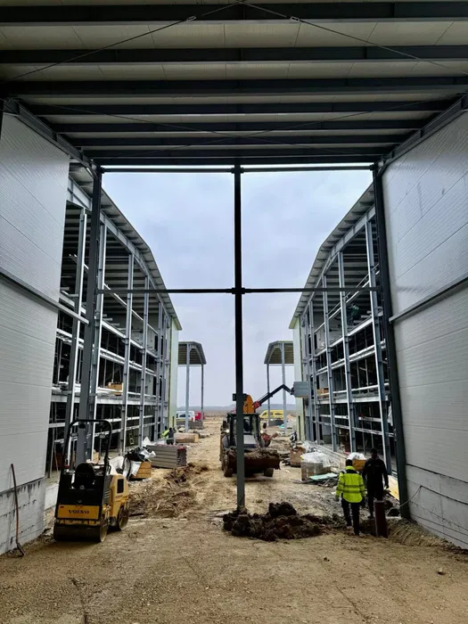 Vand Hala Metalica cu panouri sandwich, suruburi prindere ascunsa