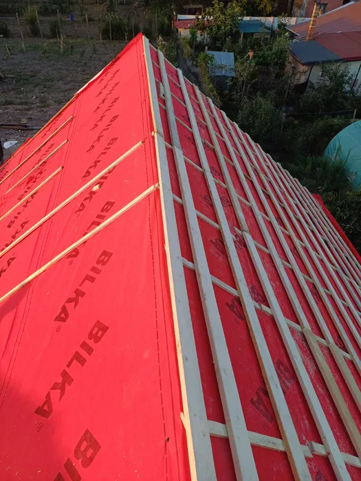 EXECUTAM URMĂTOARELE SERVICI 1. Reparatii Acoperis, 2. Montaj orice Piatra Neamt