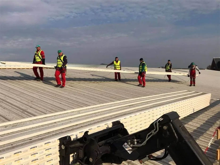 Vand Hala Metalica cu panouri sandwich, suruburi prindere ascunsa