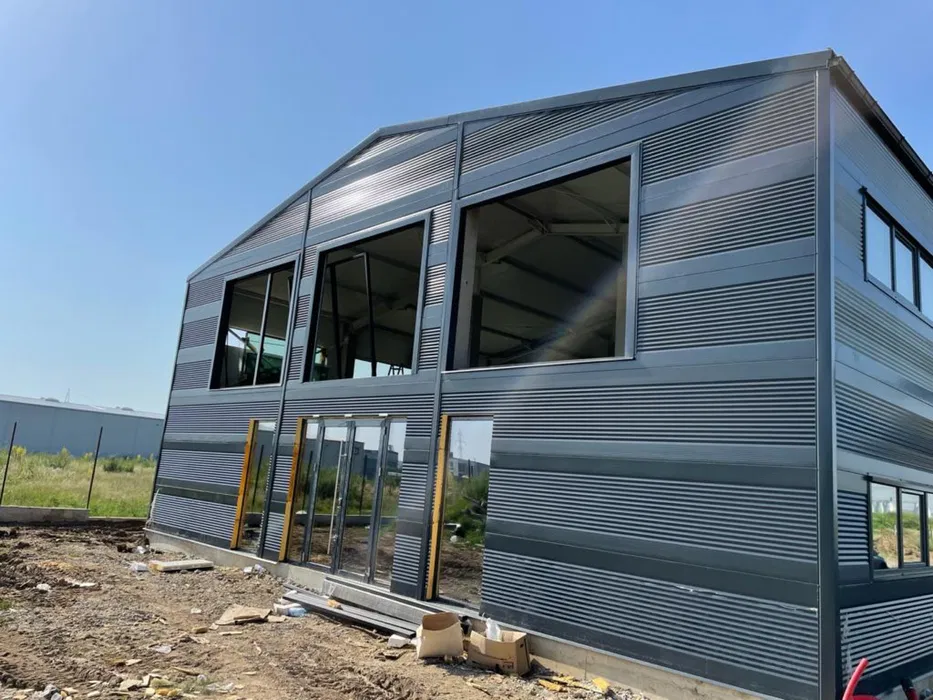 Vand Hala Metalica 10X25X4 cu panouri sandwich completa URGENT Resita